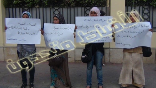 بالفيديو ...مصريون من أمام سفارة 